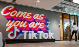 L’ex dirigente di TikTok fa causa per discriminazione che presumibilmente include la richiesta alle donne di “rimanere silenziose e umili in ogni momento”