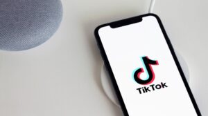 Scopri di più sull'articolo TikTok cerca di conquistare la comunità agricola tra gli sforzi per vietare l’app